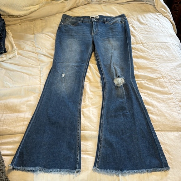 Fashion Nova Seven Heavens Stretch Flare Jeans Medium Wash Size 15 with Tags - Picture 13 of 14